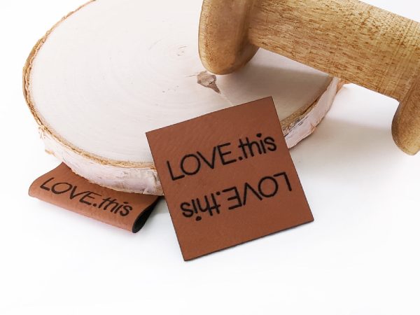B2B Kunstleder Knicklabel  LOVE.this , 4x4cm, 10 Stück Zu verkaufen